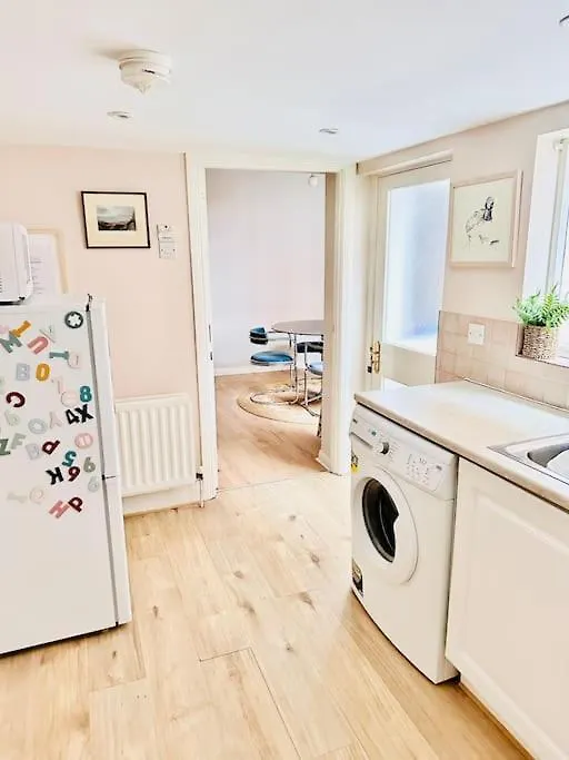 Stylish City Centre House / 3 Bedroom / Family Friendly Belfast 0*,