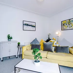 https://modern-cosy-victorian-terrace.yorkshirehotels.net