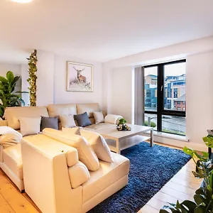  Apartment Quarters- Riverside